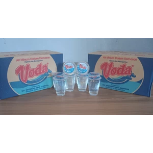 mineral water voda glass packaging